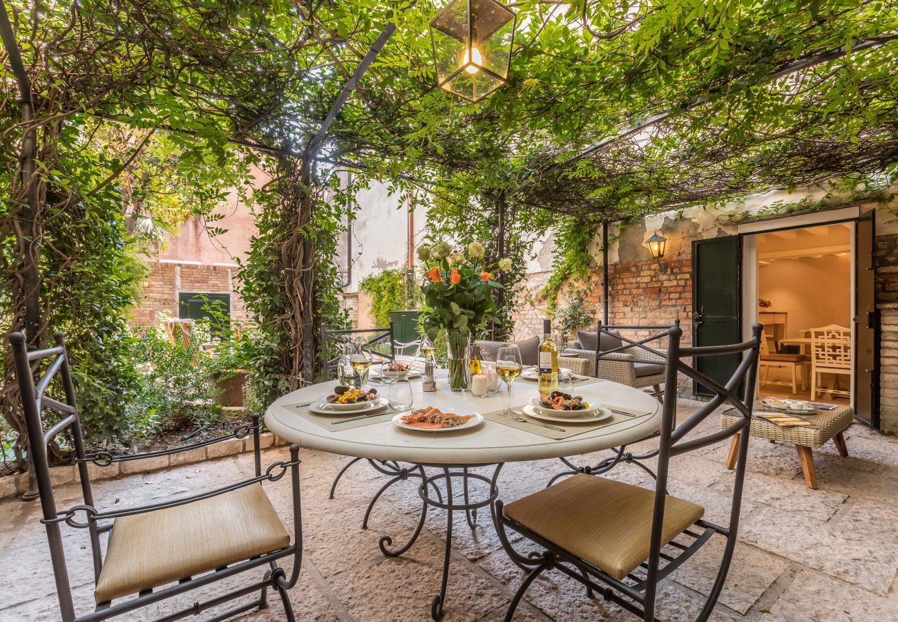 Apartment in Venice - La Baruffa Garden House
